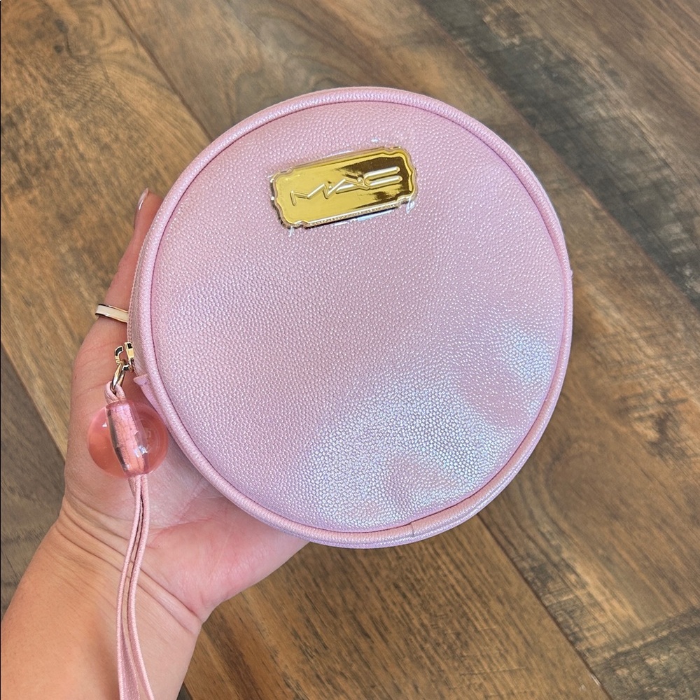 MAC Cosmetics Light Pink Pearlescent Round Cosmetic Case